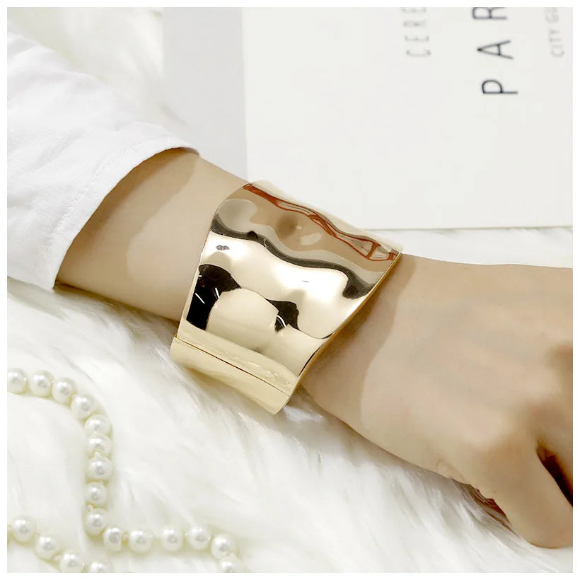 RAYNA™ – Chic Asymmetric Statement Bangle
